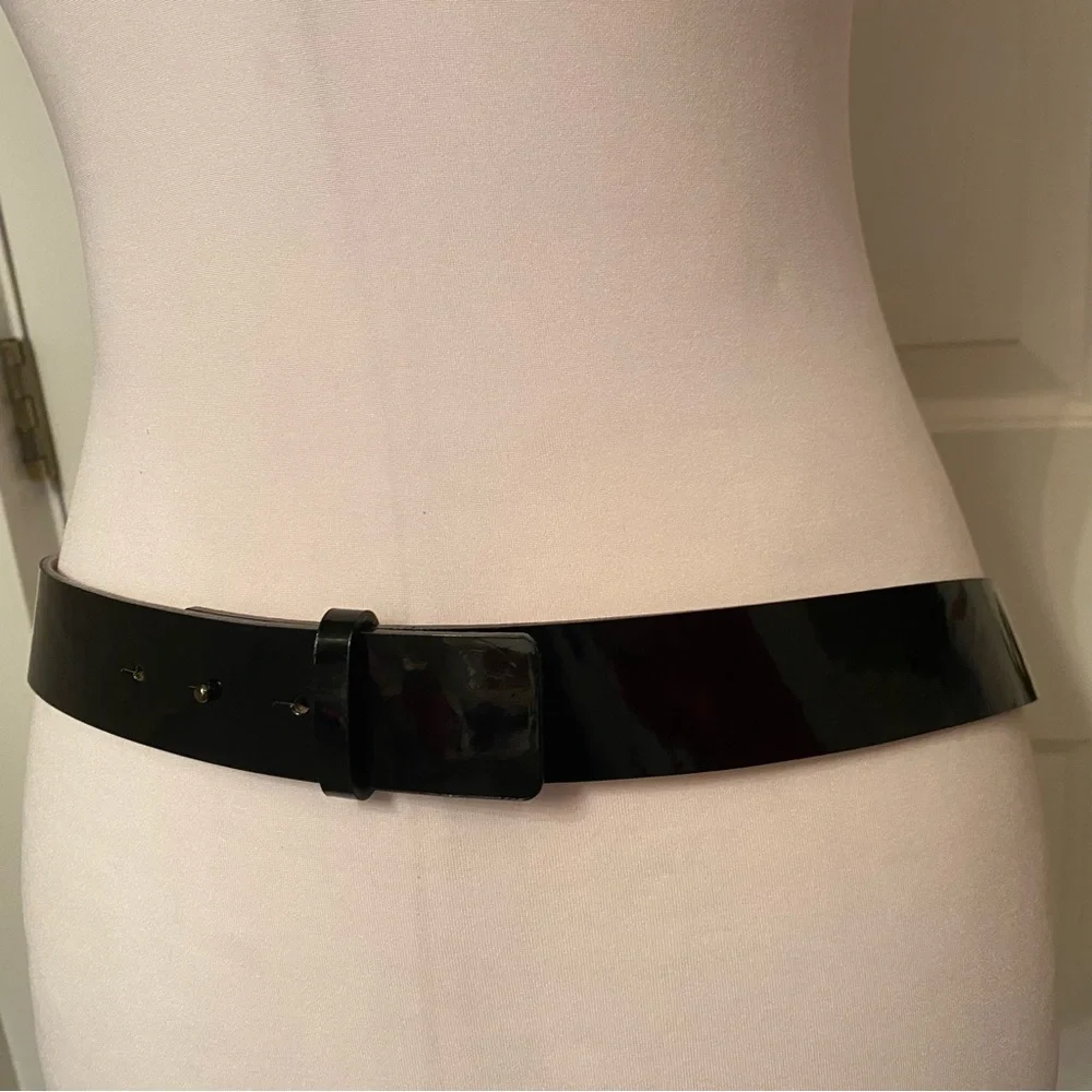 W BY WORTH BELT BLACK PATENT LEATHER ITALY LARGE O RING CENTER SIZE M